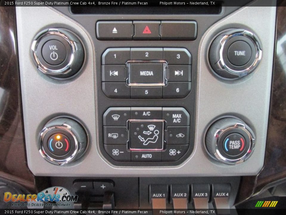 Controls of 2015 Ford F250 Super Duty Platinum Crew Cab 4x4 Photo #30