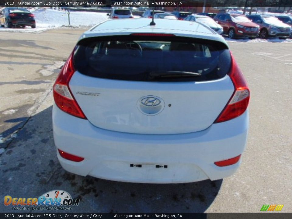 2013 Hyundai Accent SE 5 Door Century White / Gray Photo #7