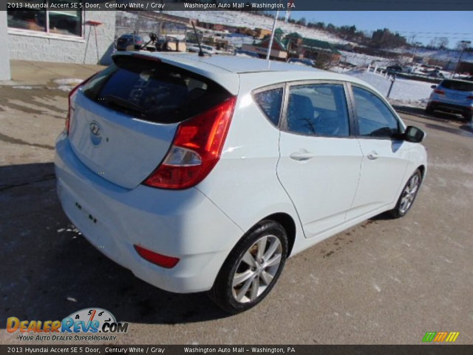 2013 Hyundai Accent SE 5 Door Century White / Gray Photo #8