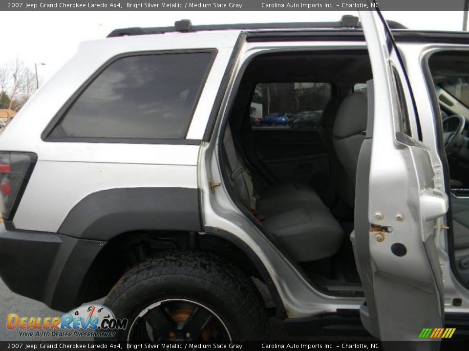 2007 Jeep Grand Cherokee Laredo 4x4 Bright Silver Metallic / Medium Slate Gray Photo #25