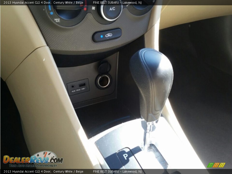 2013 Hyundai Accent GLS 4 Door Century White / Beige Photo #24