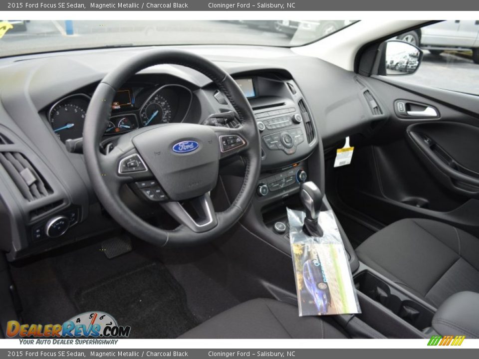 2015 Ford Focus SE Sedan Magnetic Metallic / Charcoal Black Photo #8