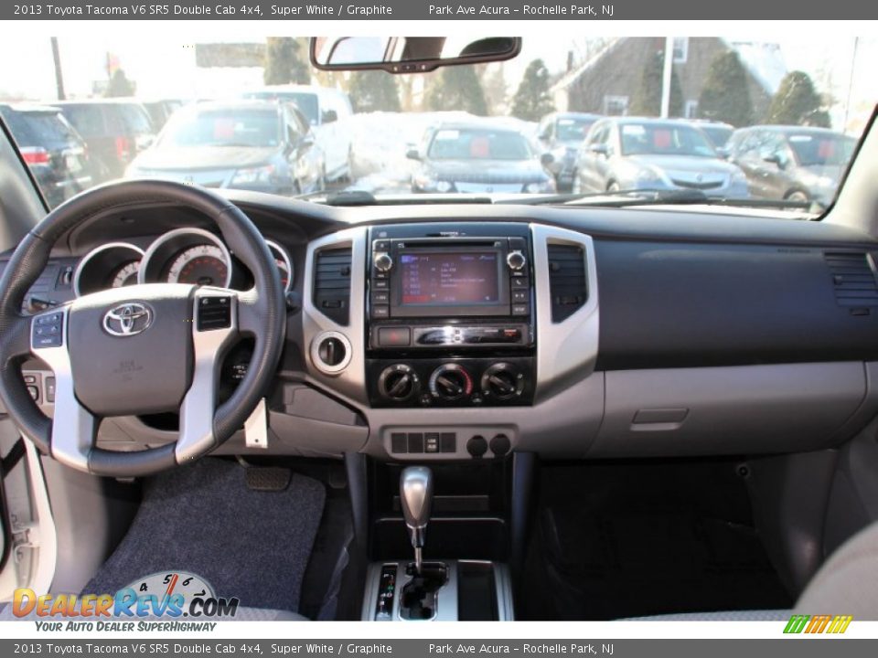 2013 Toyota Tacoma V6 SR5 Double Cab 4x4 Super White / Graphite Photo #14