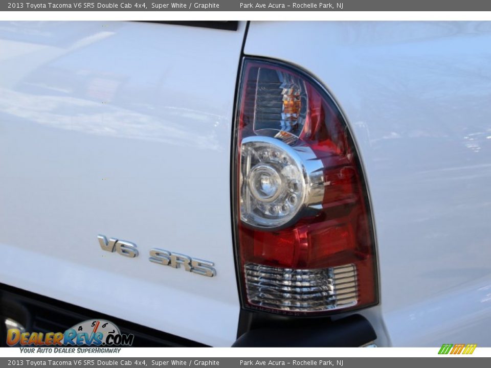 2013 Toyota Tacoma V6 SR5 Double Cab 4x4 Super White / Graphite Photo #23