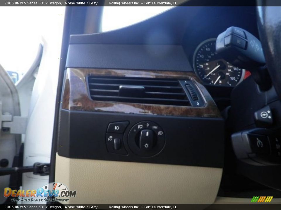 2006 BMW 5 Series 530xi Wagon Alpine White / Grey Photo #11