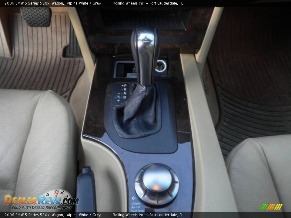 2006 BMW 5 Series 530xi Wagon Alpine White / Grey Photo #13