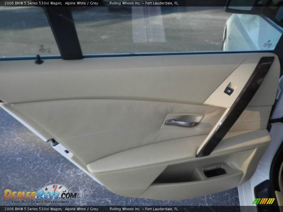 2006 BMW 5 Series 530xi Wagon Alpine White / Grey Photo #14