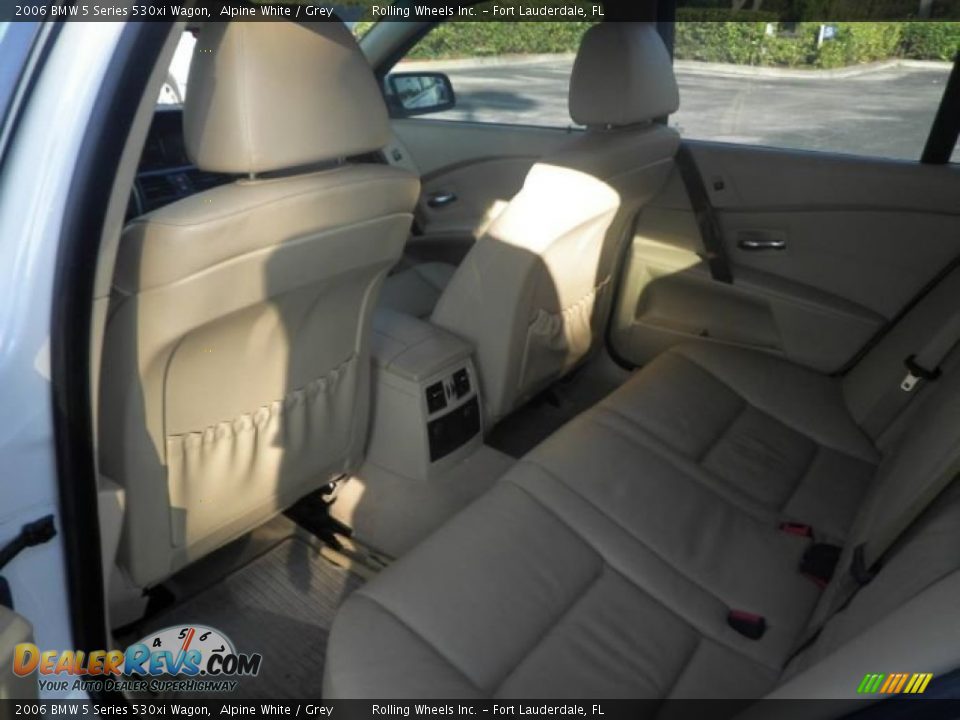 2006 BMW 5 Series 530xi Wagon Alpine White / Grey Photo #16