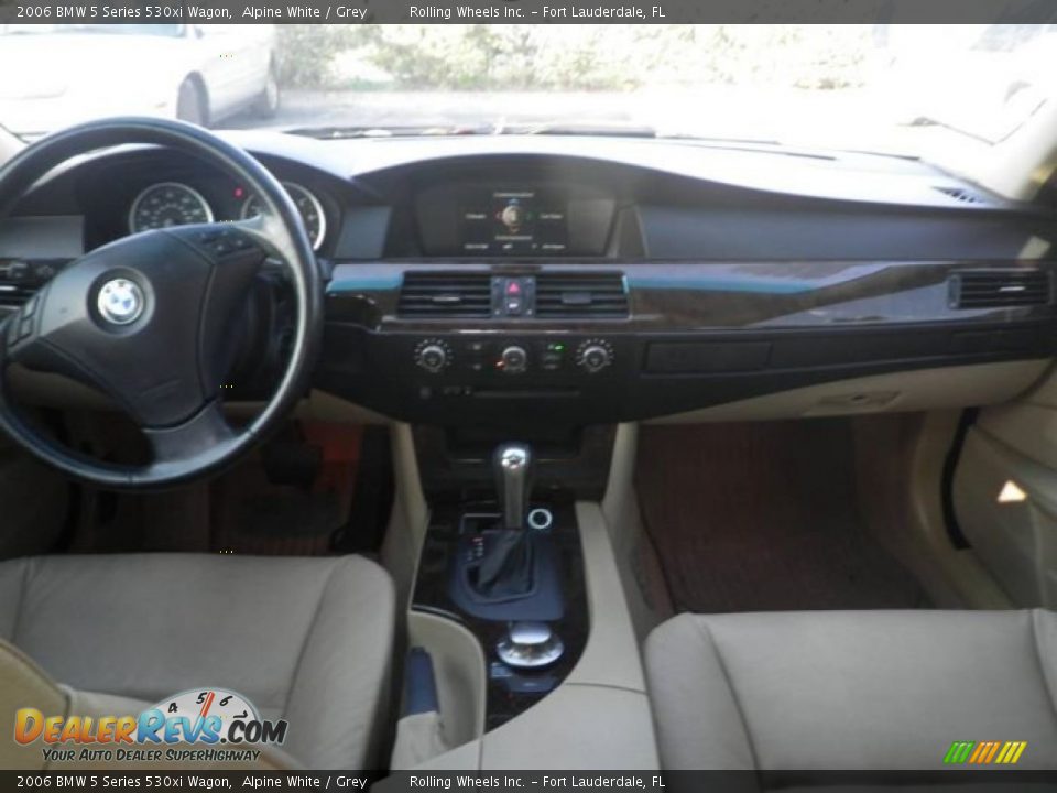 2006 BMW 5 Series 530xi Wagon Alpine White / Grey Photo #17