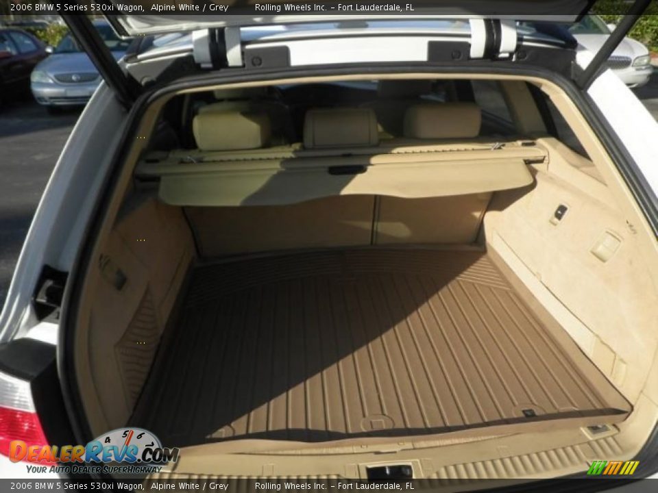 2006 BMW 5 Series 530xi Wagon Alpine White / Grey Photo #18