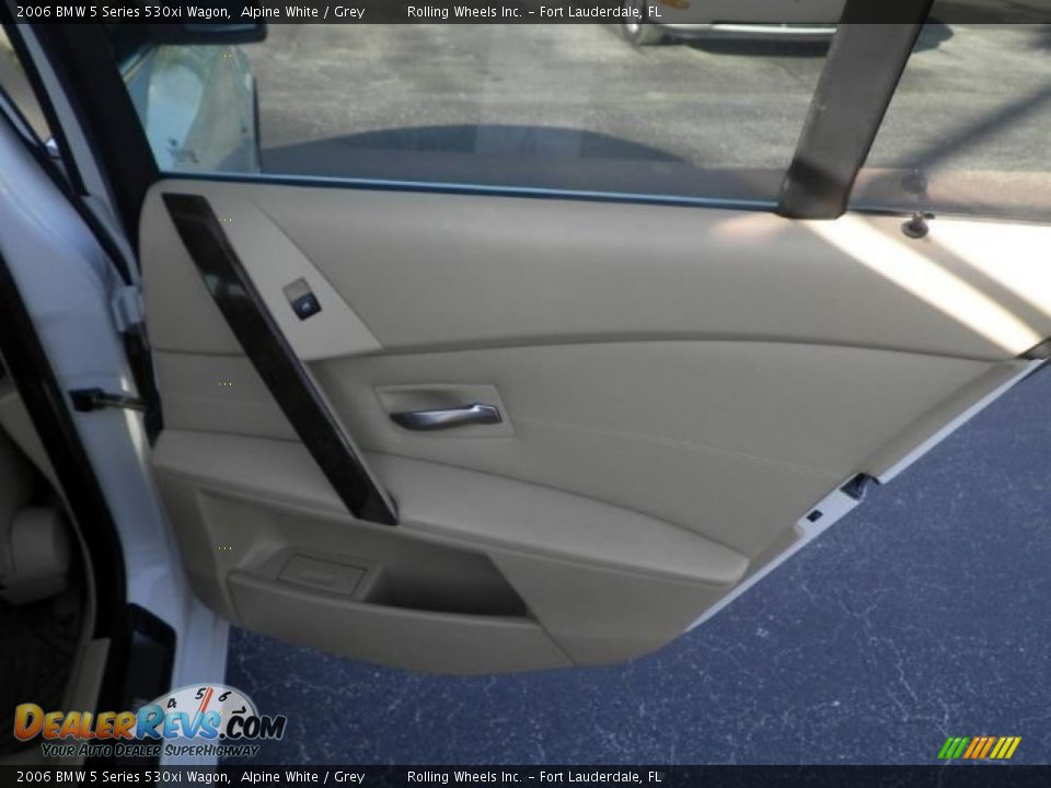 2006 BMW 5 Series 530xi Wagon Alpine White / Grey Photo #21