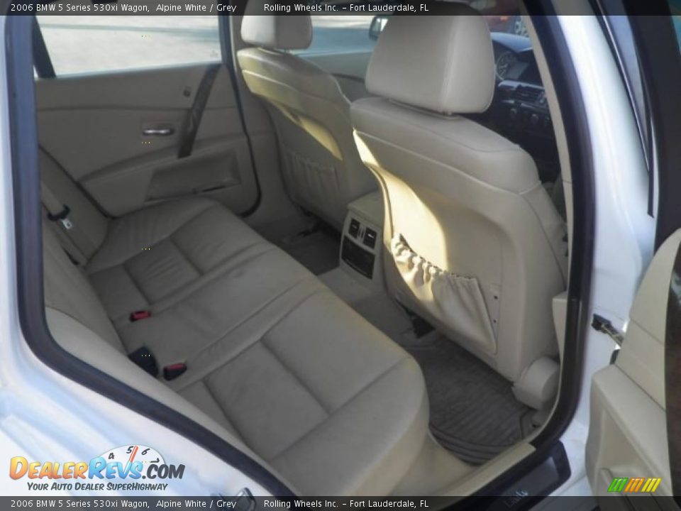 2006 BMW 5 Series 530xi Wagon Alpine White / Grey Photo #23