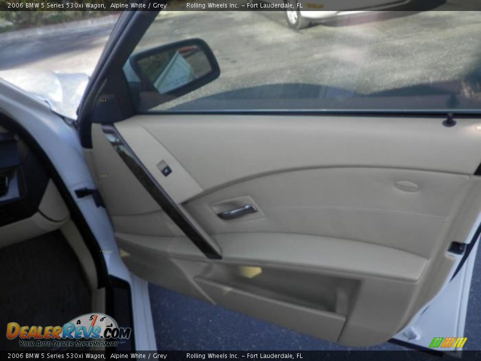 2006 BMW 5 Series 530xi Wagon Alpine White / Grey Photo #24