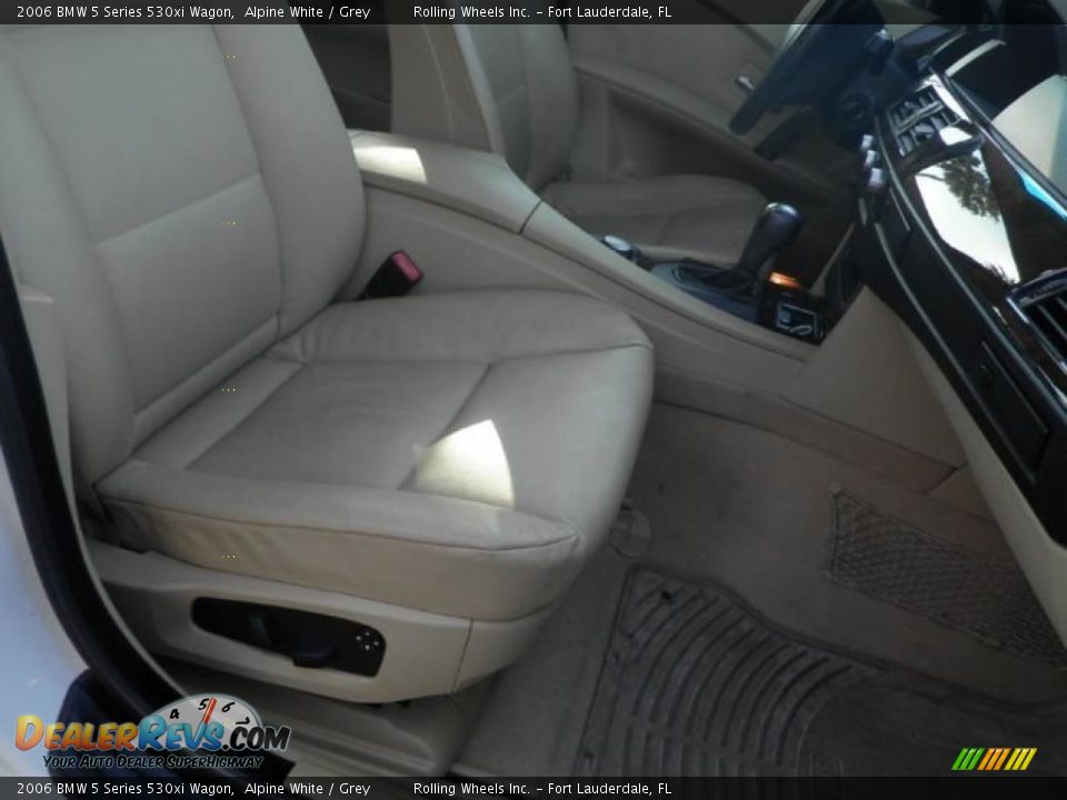 2006 BMW 5 Series 530xi Wagon Alpine White / Grey Photo #25