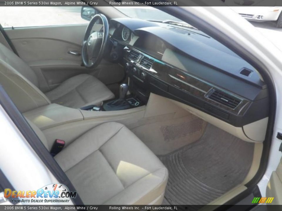 2006 BMW 5 Series 530xi Wagon Alpine White / Grey Photo #26