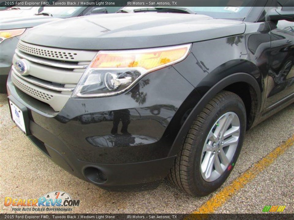 2015 Ford Explorer FWD Tuxedo Black / Medium Light Stone Photo #6