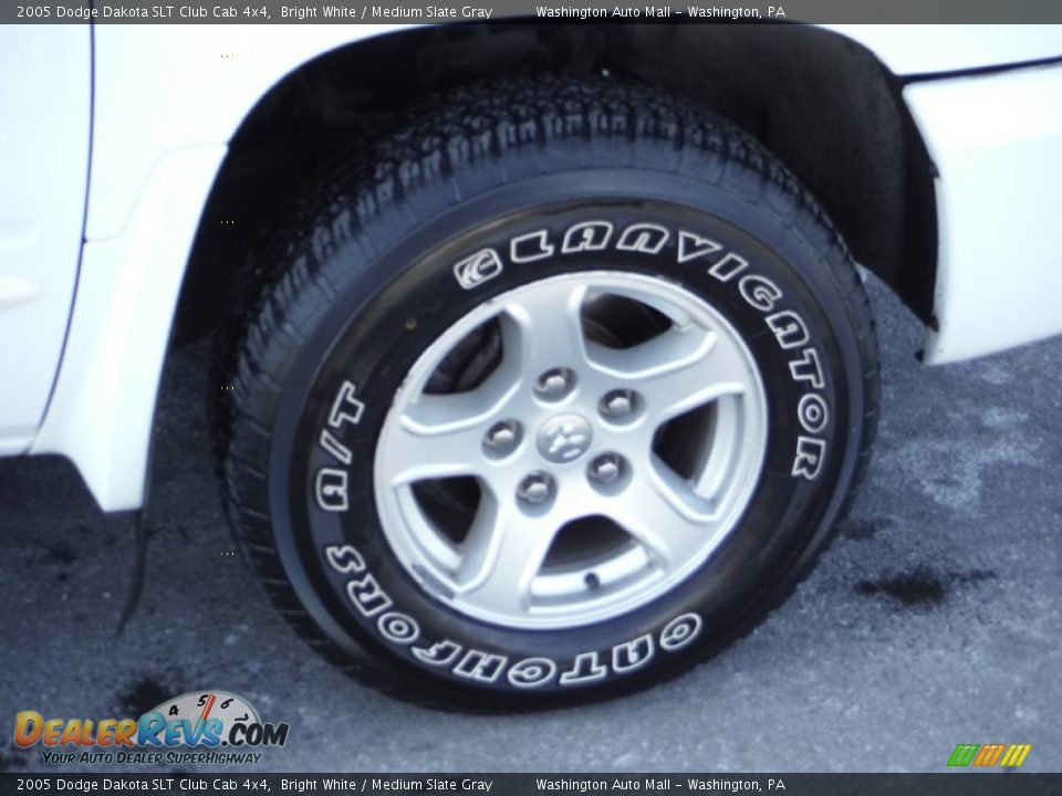 2005 Dodge Dakota SLT Club Cab 4x4 Bright White / Medium Slate Gray Photo #3