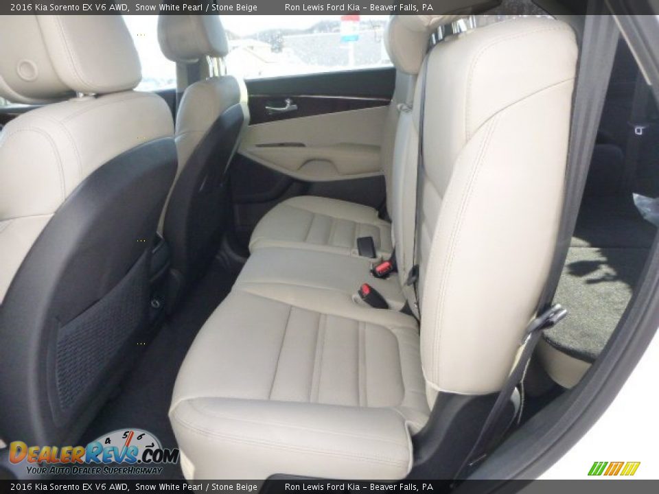Rear Seat of 2016 Kia Sorento EX V6 AWD Photo #13