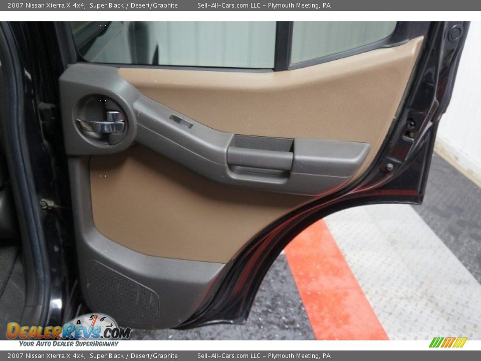 2007 Nissan Xterra X 4x4 Super Black / Desert/Graphite Photo #16