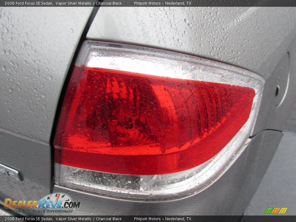 2008 Ford Focus SE Sedan Vapor Silver Metallic / Charcoal Black Photo #11