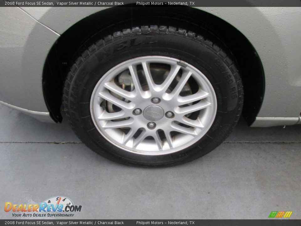 2008 Ford Focus SE Sedan Vapor Silver Metallic / Charcoal Black Photo #18