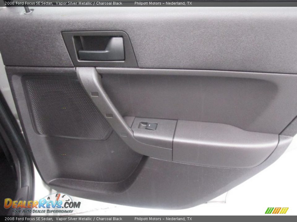 2008 Ford Focus SE Sedan Vapor Silver Metallic / Charcoal Black Photo #26