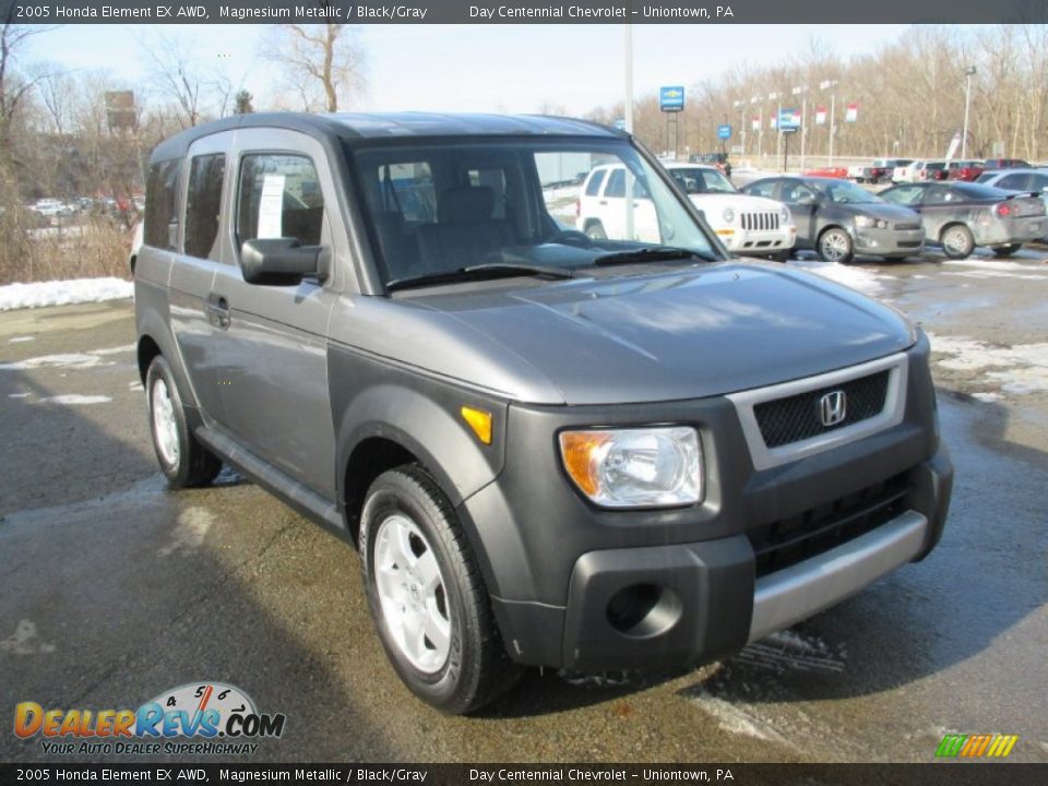 Front 3/4 View of 2005 Honda Element EX AWD Photo #11