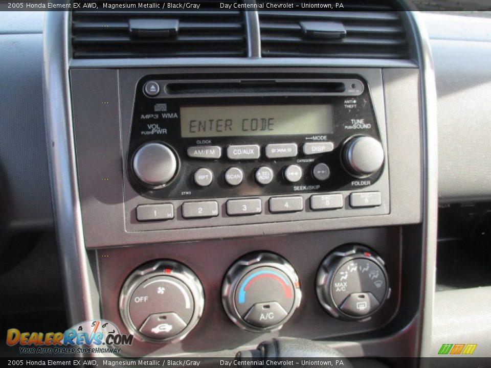 Controls of 2005 Honda Element EX AWD Photo #26