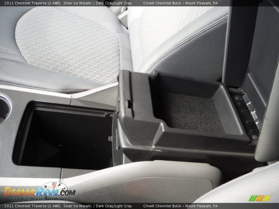 2011 Chevrolet Traverse LS AWD Silver Ice Metallic / Dark Gray/Light Gray Photo #22