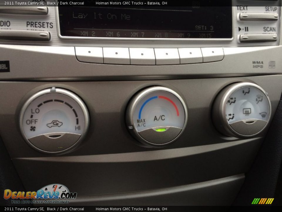 Controls of 2011 Toyota Camry SE Photo #9