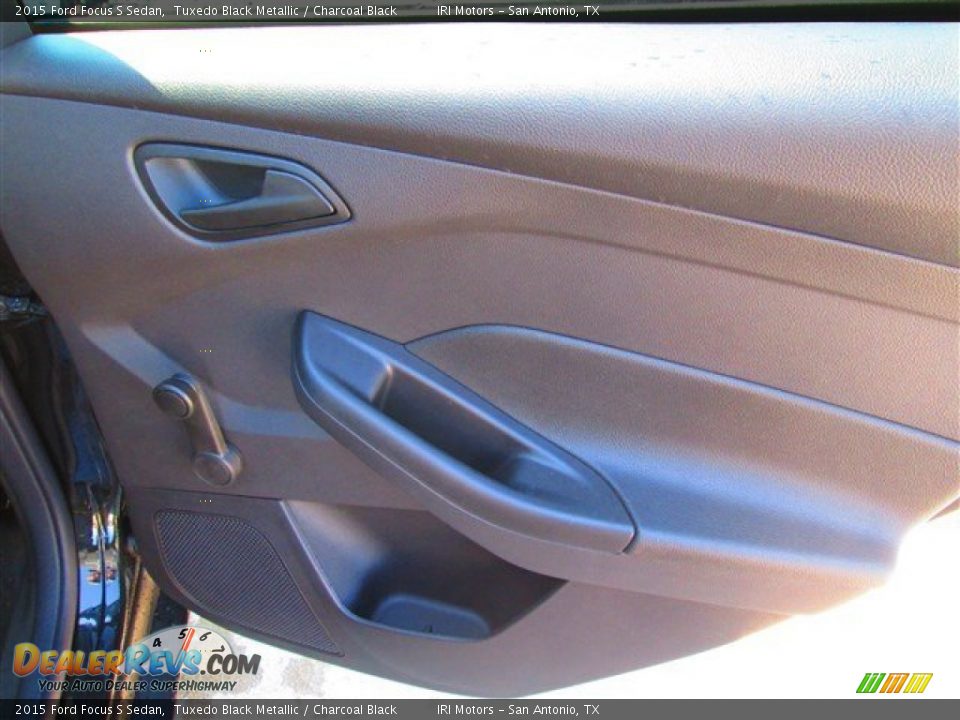 2015 Ford Focus S Sedan Tuxedo Black Metallic / Charcoal Black Photo #17