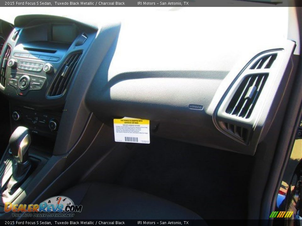 2015 Ford Focus S Sedan Tuxedo Black Metallic / Charcoal Black Photo #22