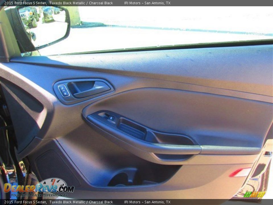 2015 Ford Focus S Sedan Tuxedo Black Metallic / Charcoal Black Photo #23