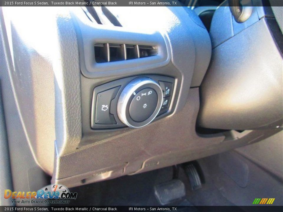 2015 Ford Focus S Sedan Tuxedo Black Metallic / Charcoal Black Photo #25
