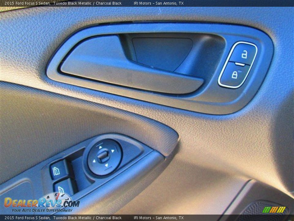 2015 Ford Focus S Sedan Tuxedo Black Metallic / Charcoal Black Photo #26
