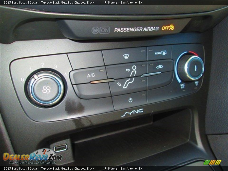 2015 Ford Focus S Sedan Tuxedo Black Metallic / Charcoal Black Photo #32
