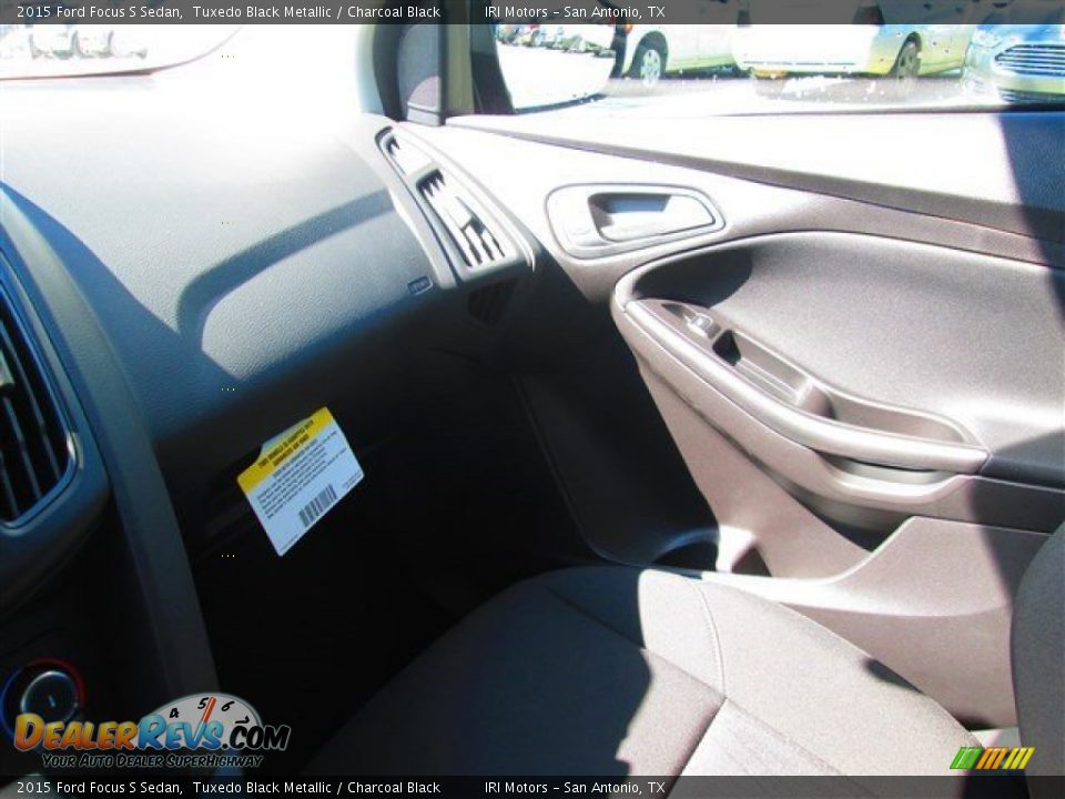2015 Ford Focus S Sedan Tuxedo Black Metallic / Charcoal Black Photo #35