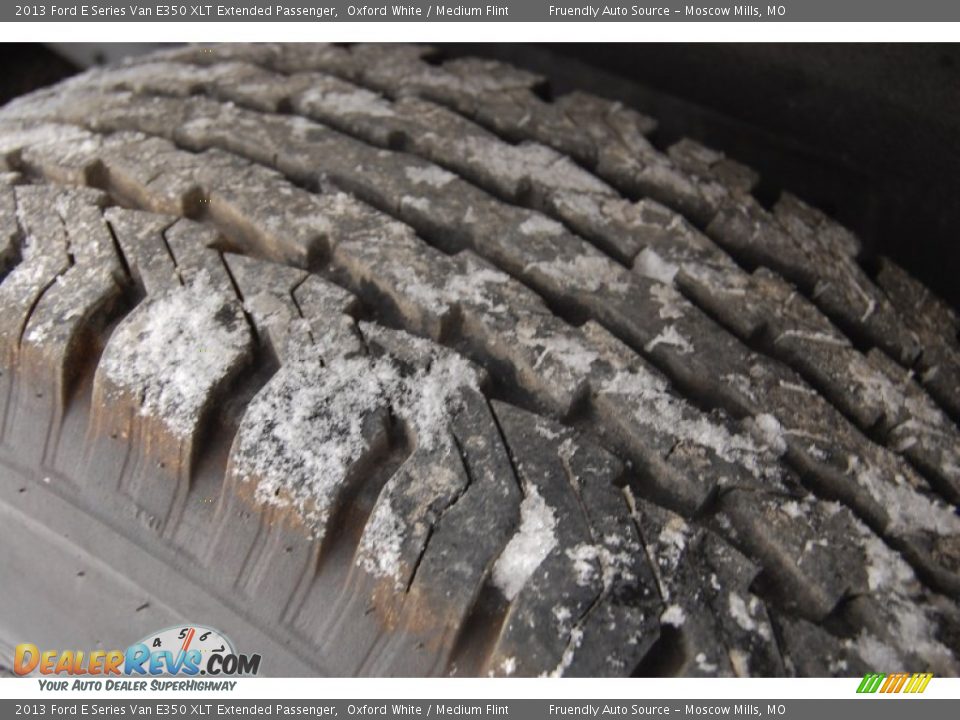 2013 Ford E Series Van E350 XLT Extended Passenger Oxford White / Medium Flint Photo #28