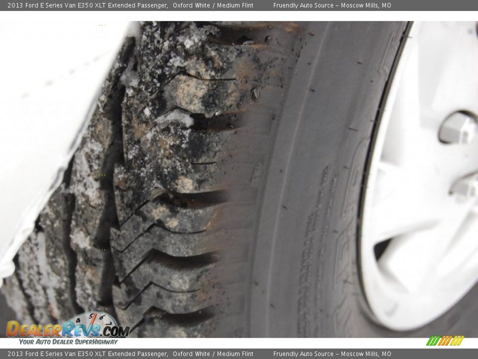 2013 Ford E Series Van E350 XLT Extended Passenger Oxford White / Medium Flint Photo #29