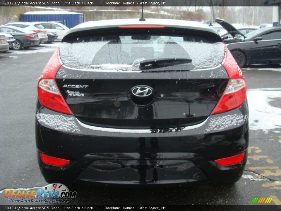 2012 Hyundai Accent SE 5 Door Ultra Black / Black Photo #5