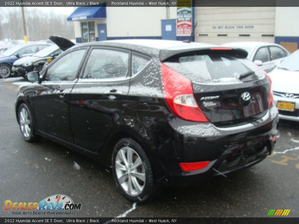 2012 Hyundai Accent SE 5 Door Ultra Black / Black Photo #6