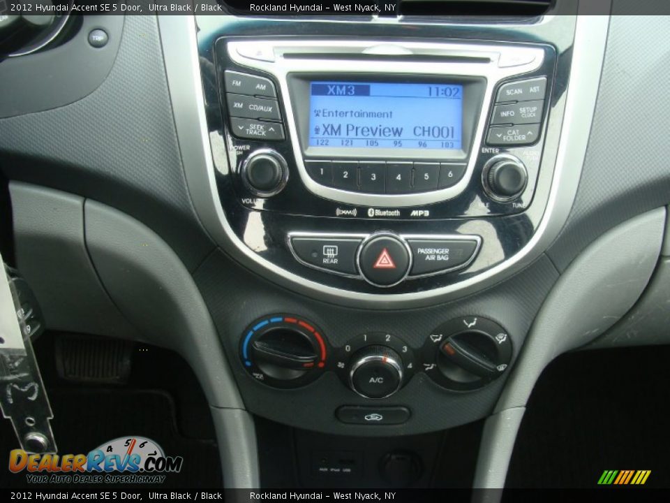 2012 Hyundai Accent SE 5 Door Ultra Black / Black Photo #17