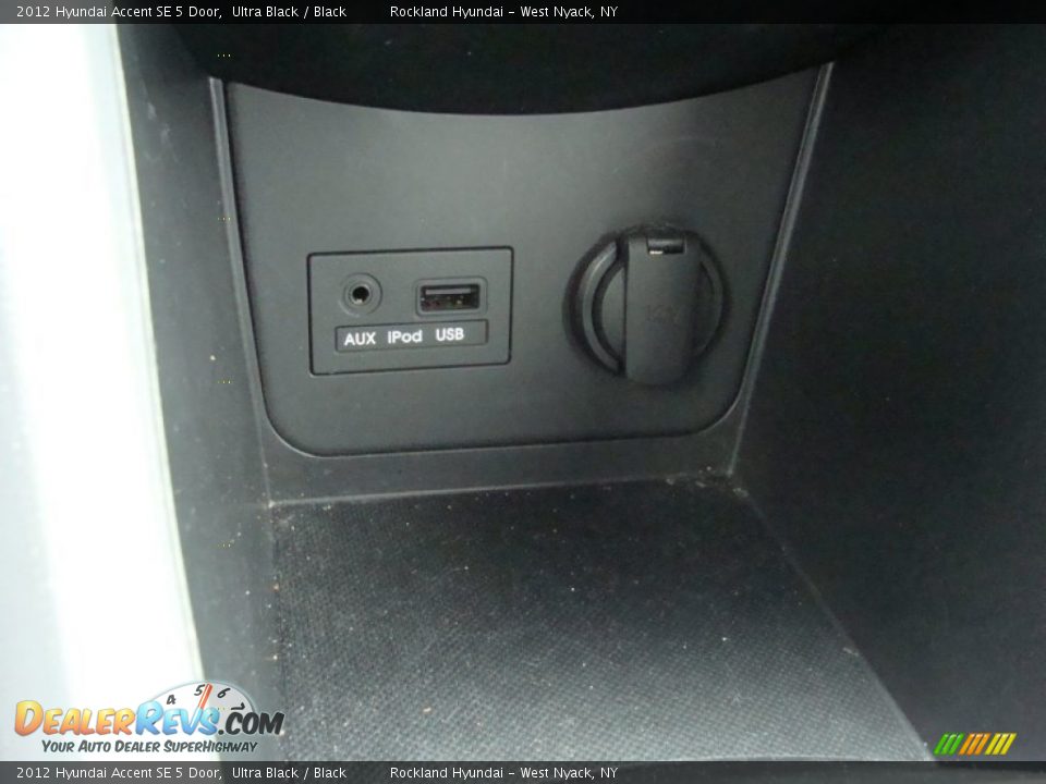 2012 Hyundai Accent SE 5 Door Ultra Black / Black Photo #18