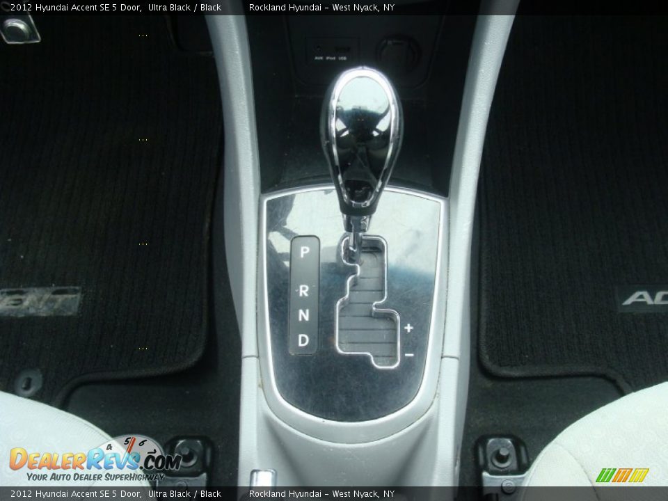 2012 Hyundai Accent SE 5 Door Ultra Black / Black Photo #19