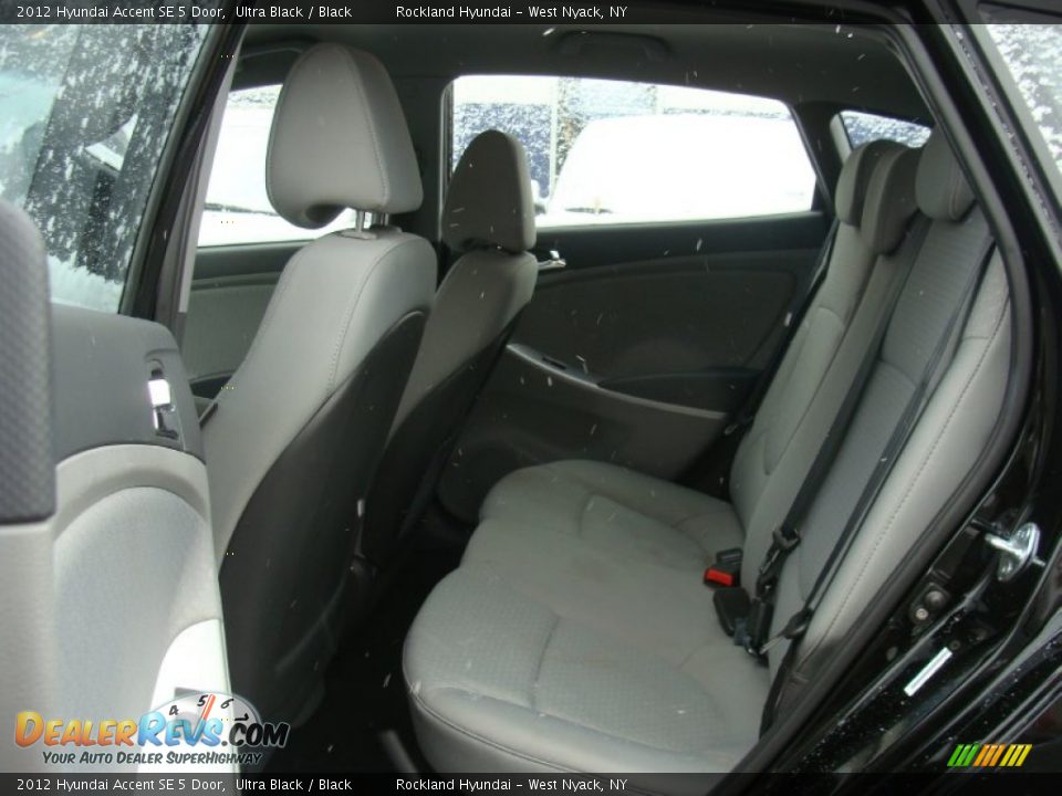 2012 Hyundai Accent SE 5 Door Ultra Black / Black Photo #20