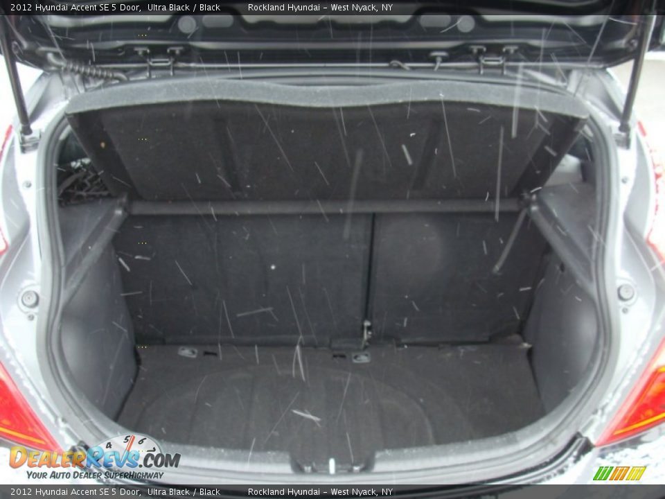 2012 Hyundai Accent SE 5 Door Ultra Black / Black Photo #21