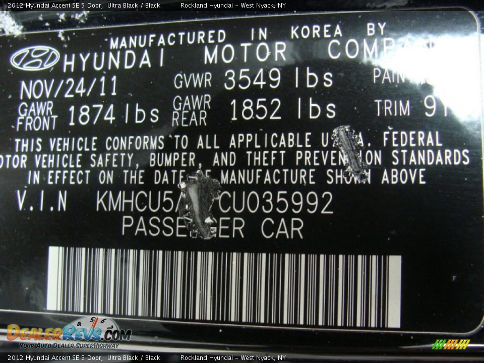 2012 Hyundai Accent SE 5 Door Ultra Black / Black Photo #31