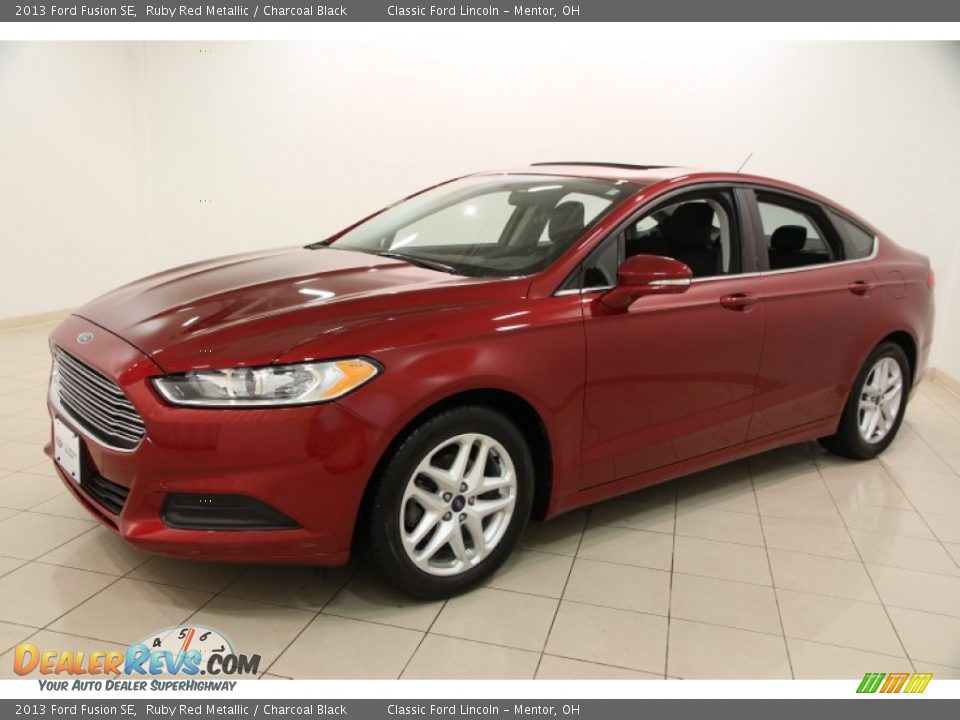 Front 3/4 View of 2013 Ford Fusion SE Photo #3