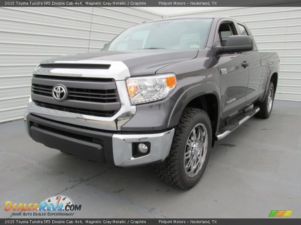 Front 3/4 View of 2015 Toyota Tundra SR5 Double Cab 4x4 Photo #7
