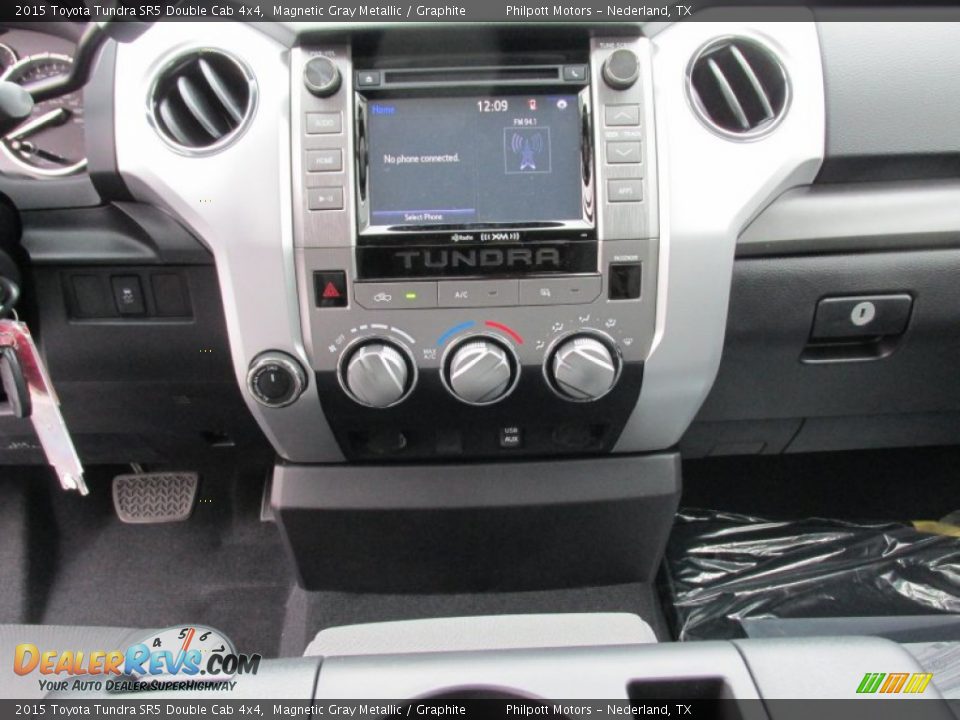 Controls of 2015 Toyota Tundra SR5 Double Cab 4x4 Photo #28